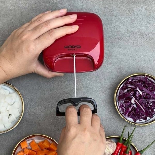 ụng cụ xay tỏi ớt Kaiyo 250ml/400ml được làm từ dòng nhựa cao cấp, lưỡi dao làm từ thép không gỉ inox 420