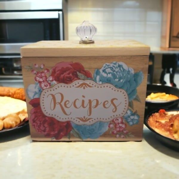 Hộp gỗ The Pioneer Woman Blossom Jubilee Wood Recipe thiết kế Hoa văn phong phú