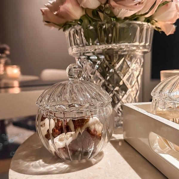 Hũ đường IVV Sahara 9.4cm bằng thủy tinh borosilicate có nắp, bề mặt ngoài có nếp gấp.