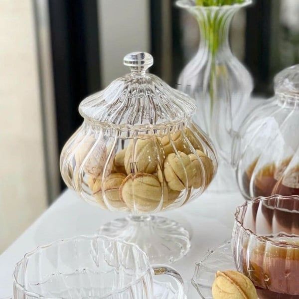 Hũ kẹo IVV Sahara 19cm có nắp thủy tinh borosilicate có nắp, lý tưởng để đựng và phục vụ bánh ngọt nhỏ, bánh quy, sôcôla, kẹo, v.v.
