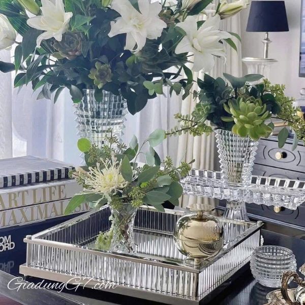 Khay vuông Casa Padrino có thể sử dụng để đựng nước hoa, mỹ phẩm hay đồ dùng nước uống, đem lại vẻ sang trọng cho căn nhà của bạn