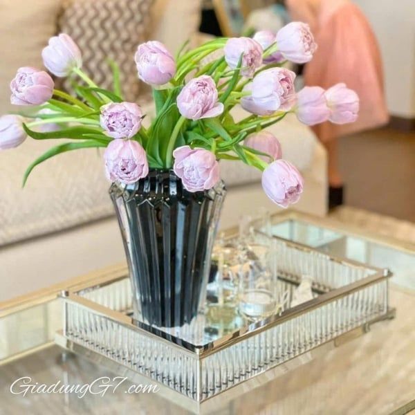 Khay vuông Casa Padrino có thể sử dụng để đựng nước hoa, mỹ phẩm hay đồ dùng nước uống, đem lại vẻ sang trọng cho căn nhà của bạn