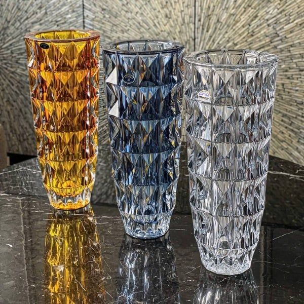 Lọ hoa pha lê Bohemia Diamond 33cm có kết cấu nặng, tránh đổ vỡ khi cắm hoa cành cao