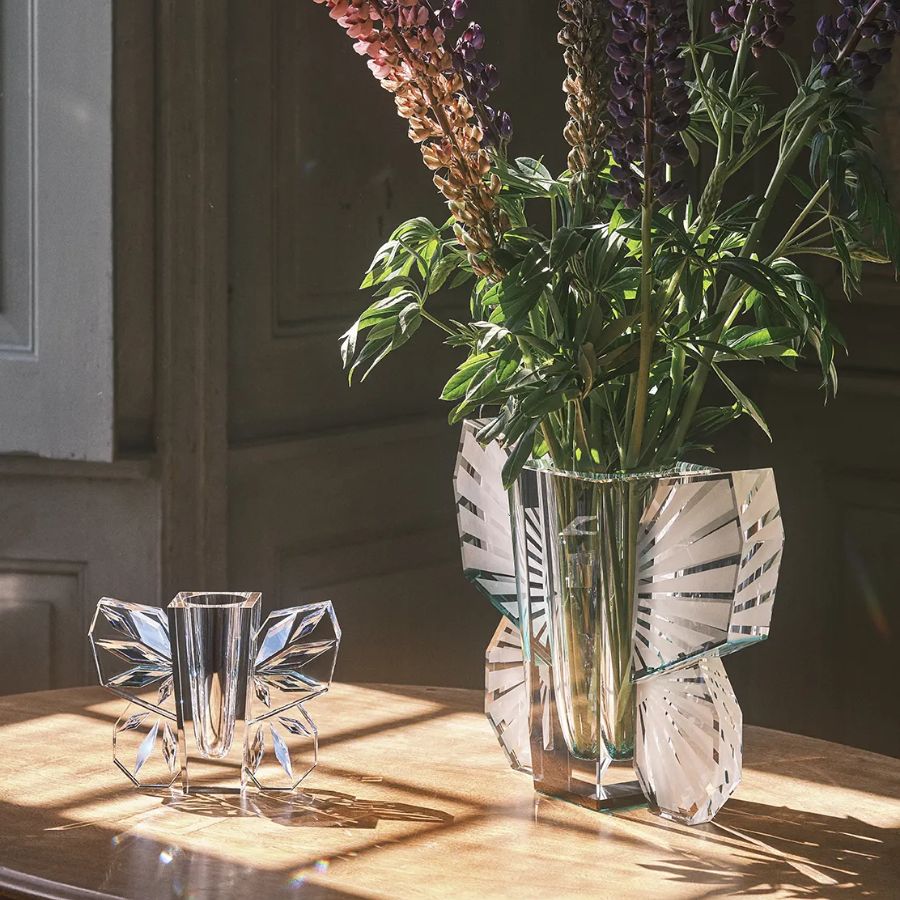Lọ hoa pha lê Claire Reflections Copenhagen 38cm là một tác phẩm điêu khắc trang trí trung tâm