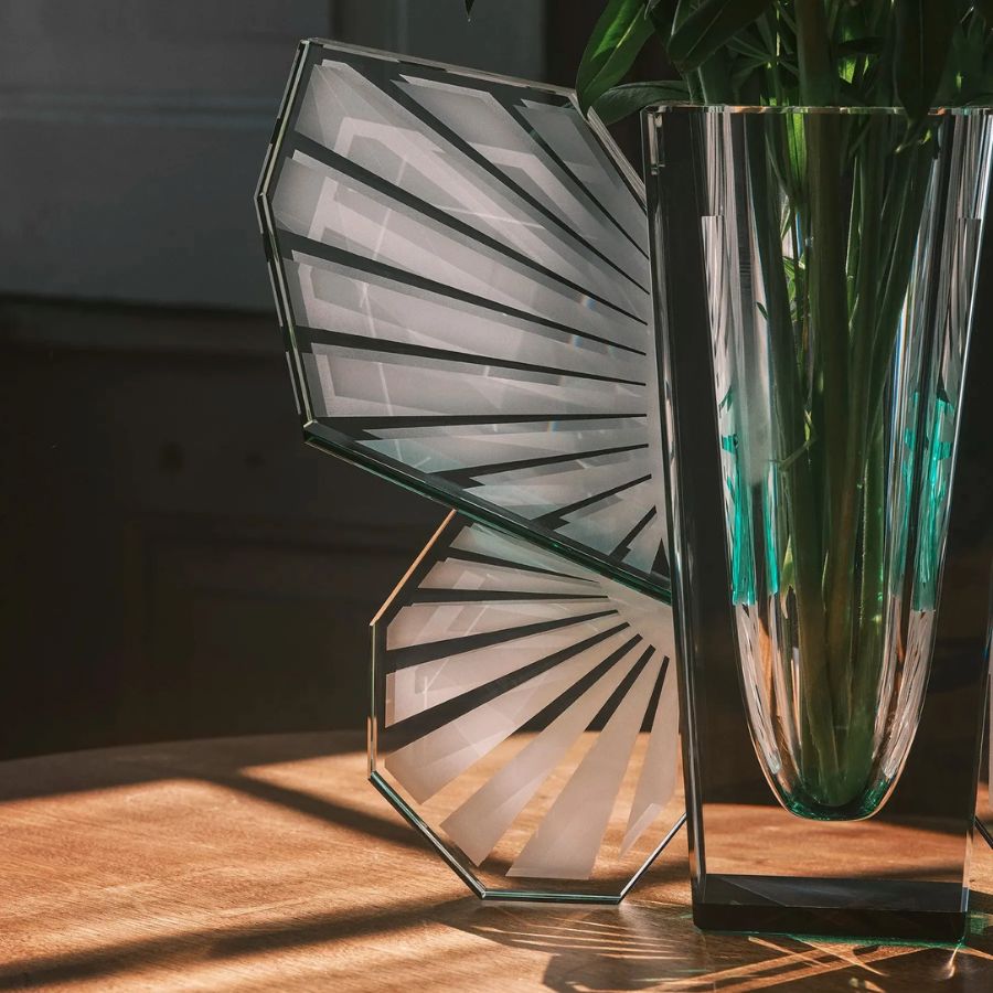 Lọ hoa pha lê Claire Reflections Copenhagen 38cm là một tác phẩm điêu khắc trang trí trung tâm