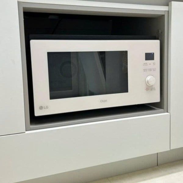 Lò vi sóng kiêm nướng hấp LG Dios 32L Lò quay có động cơ - Xoay 360°. Nấu chín đều.