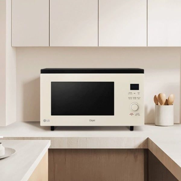 Lò vi sóng kiêm nướng hấp LG Dios 32L Có thể điều khiển và nấu nướng thông qua app LG ThinQ trên điện thoại