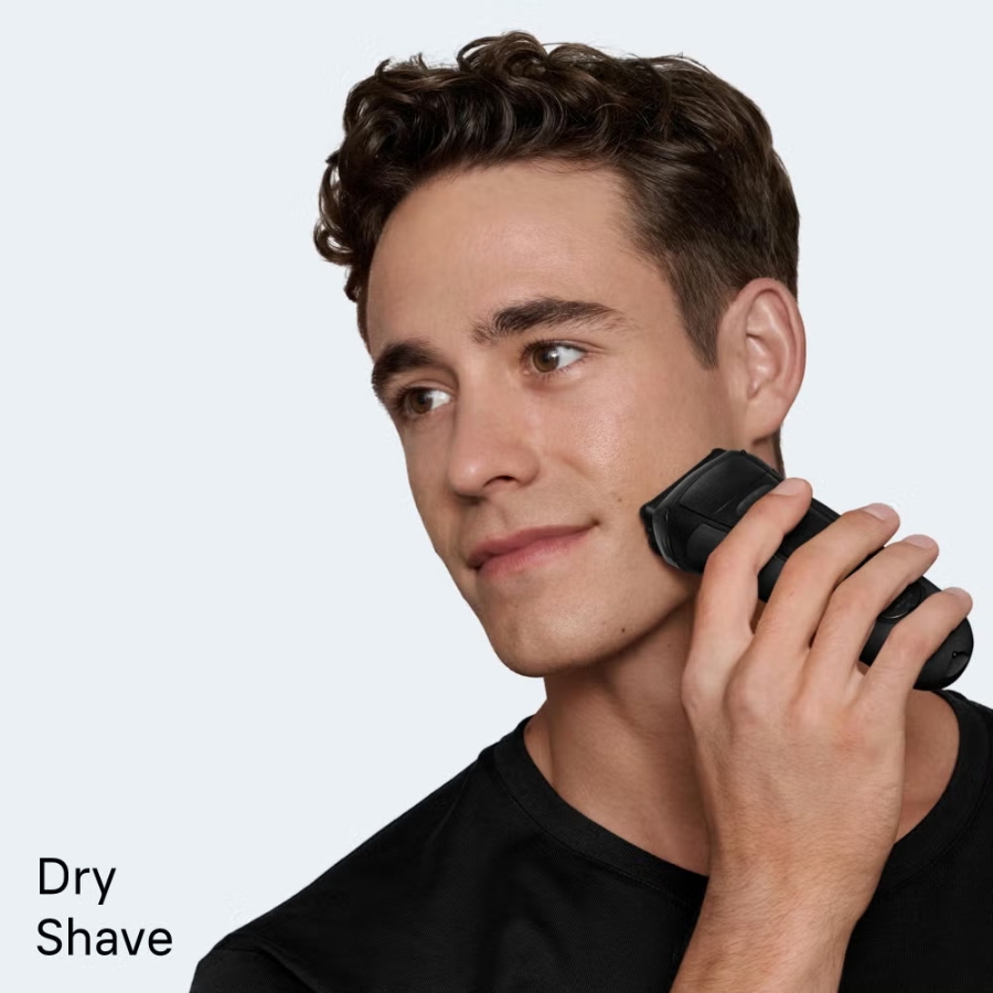 Máy cạo râu Braun Series 3 Proskin 3000S mang đến trải nghiệm cạo sát và thoải mái. 2 lưỡi cạo dạng lá và 1 tông đơ trung tâm để cạo những sợi râu dài hơn.