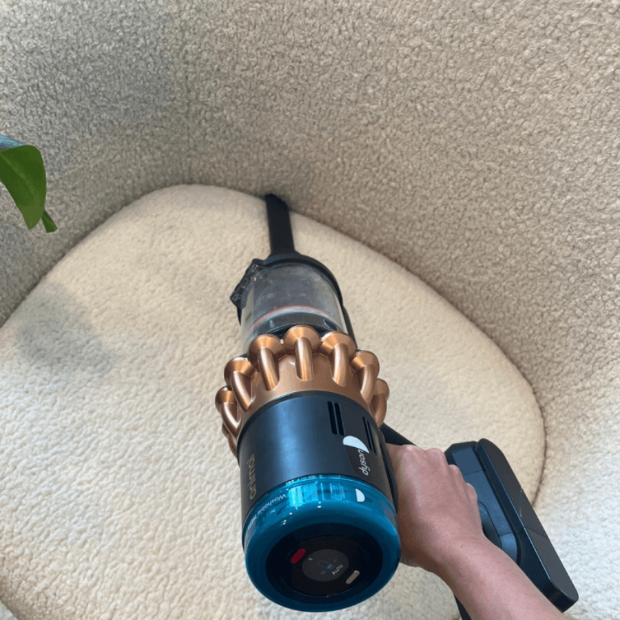 Dyson V16 Piston Animal được trang bị đầu lau Submarine™ 2.0