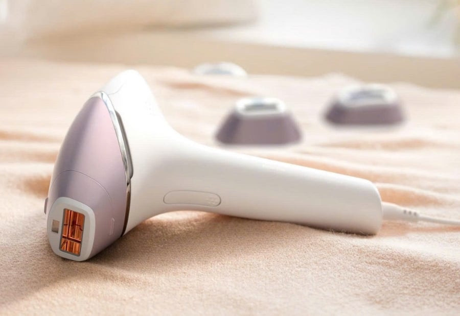 Philips BRI947/00Máy Triệt Lông Philips Lumea IPL 8000 BRI947/00 Được phát triển với sự hợp tác của các bác sĩ da liễu để dễ sử dụng và hiệu quả.