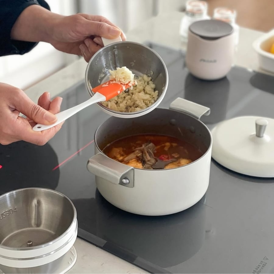 Máy xay rau củ Shinil Máy hoạt động hoàn toàn không dây.