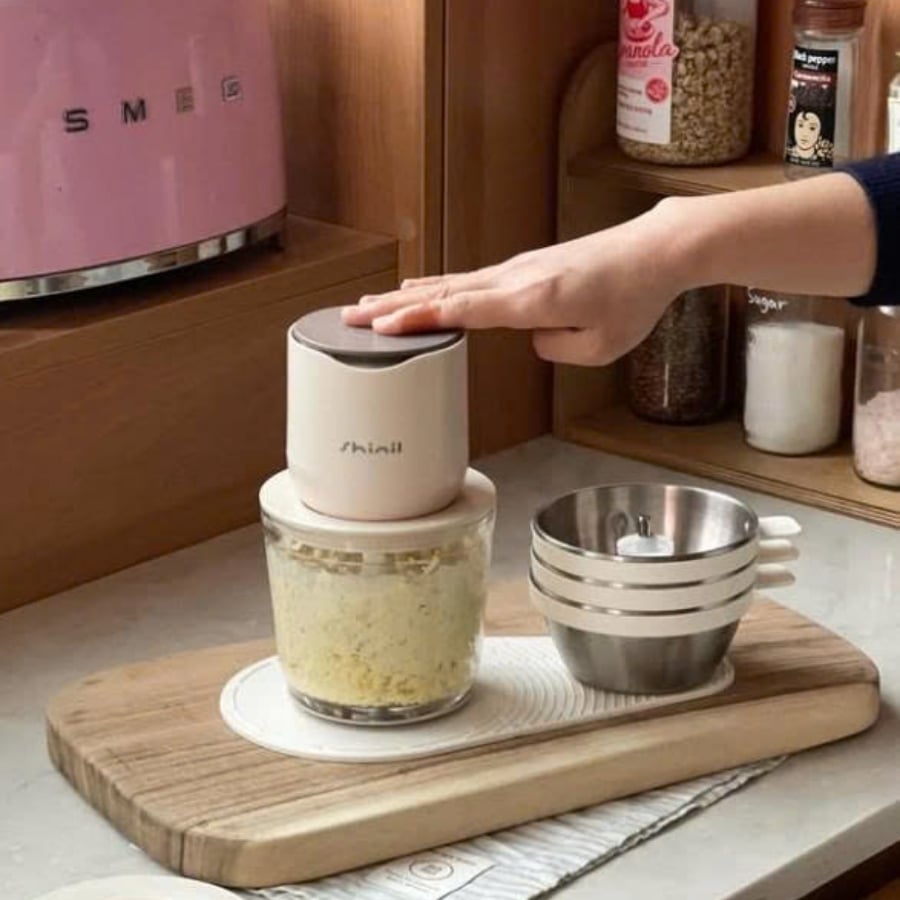 Máy xay rau củ Shinil Máy hoạt động hoàn toàn không dây.