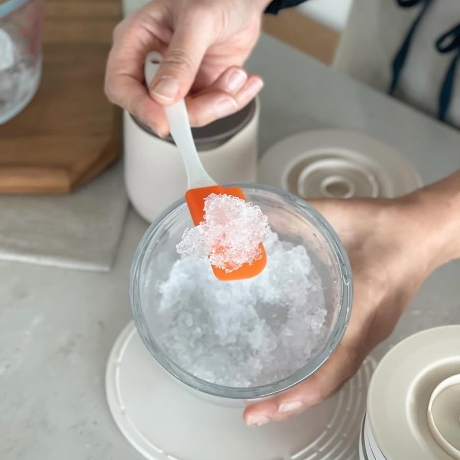 Máy xay rau củ Shinil Máy hoạt động hoàn toàn không dây.