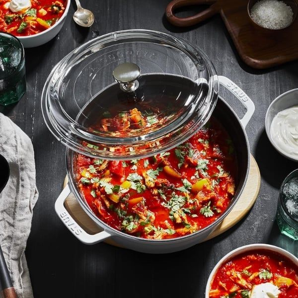 Nồi gang Staub vung kính 24cm 3.7L Nắp thủy tinh cường lực Borosilicate kín khít và giữ ẩm