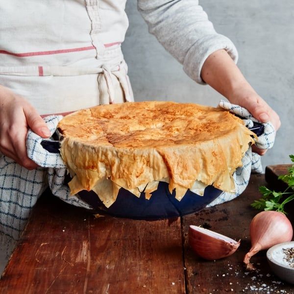 Nồi gang Staub 26cm có nắp hình rắn (Ất Tỵ) Lựa Chọn Hoàn Hảo Cho Mọi Bữa Ăn