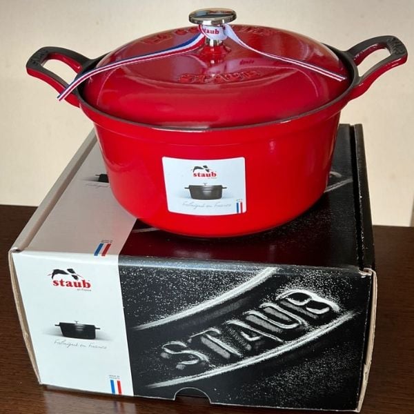 Nồi gang Staub Cocotte Vintage 12cm quai vểnh – 0.5L màu đỏ