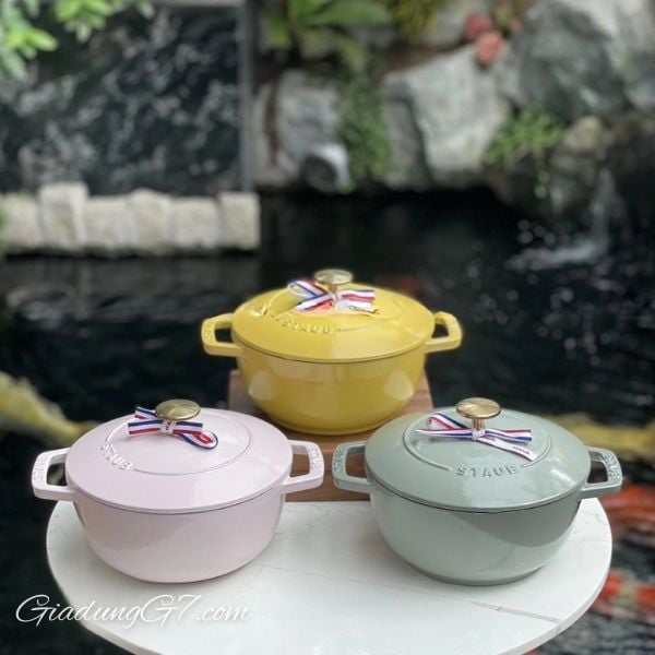 Nồi gang Staub Wanabe 18cm Lớp phủ Majolica (Majolica Coating)