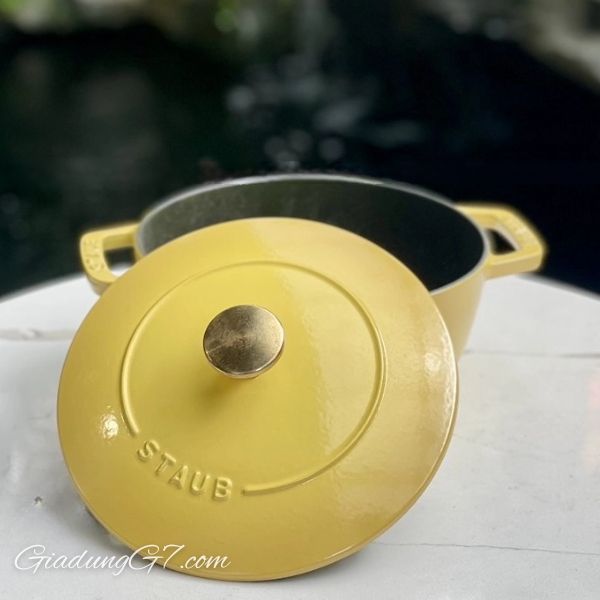 Nồi gang Staub Wanabe 18cm Lớp phủ men đen mờ