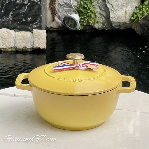 Nồi gang Staub Wanabe 18cm Cấu trúc vi nướng (Micro Grill Structure)