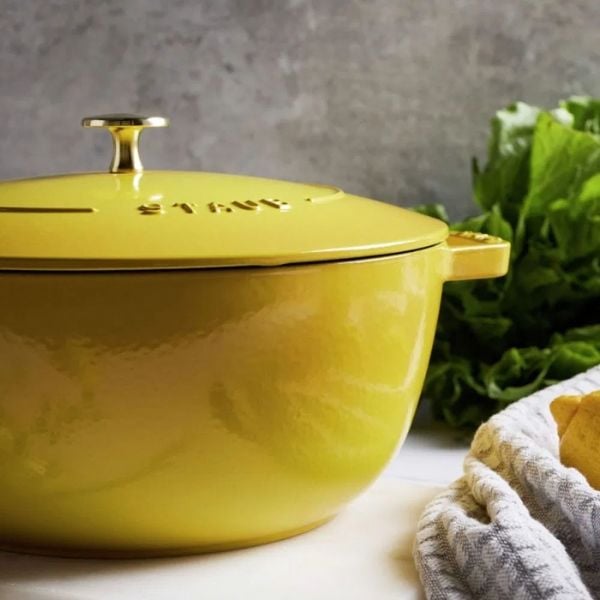 Nồi gang Staub Wanabe 18cm Được làm bằng gang tráng men