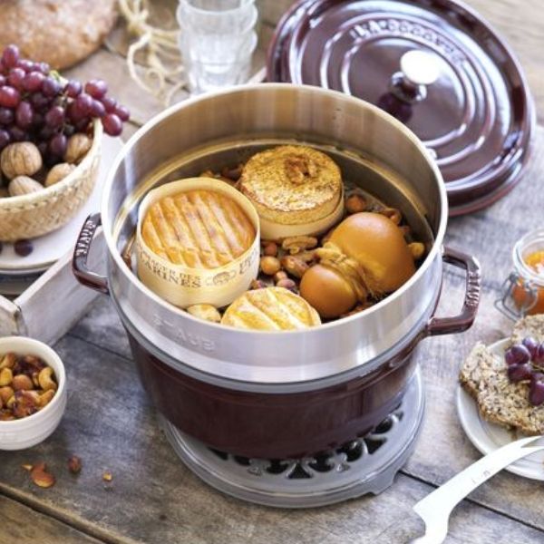 Nồi gang tròn Staub 26cm kèm xửng hấp thích hợp cho tất cả các loại bếp kể cả bếp từ,