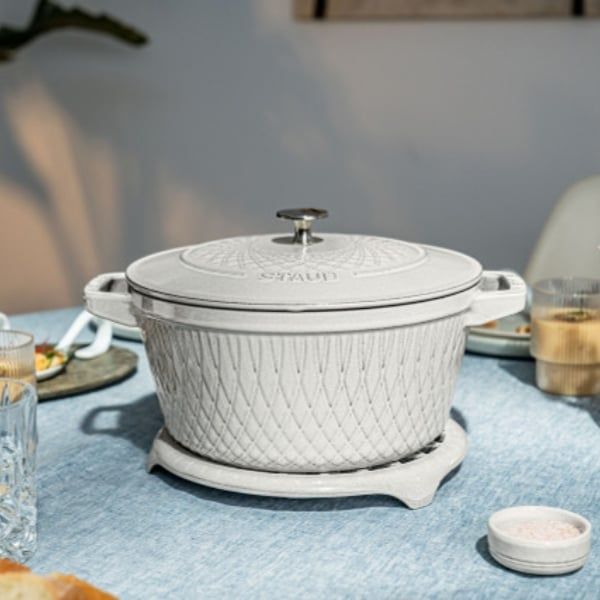 Nồi gang Staub Twist Truffle 24cm – 4L Chất lượng vượt trội