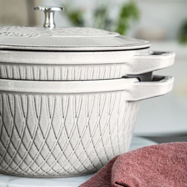 Nồi gang Staub Twist Truffle 24cm – 4L Đa năng trong nhà bếp