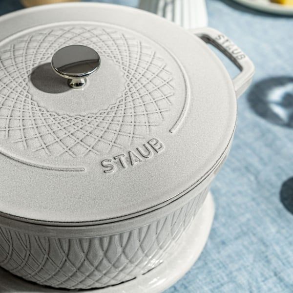 Nồi gang Staub Twist Truffle 24cm – 4L Thiết kế thanh lịch