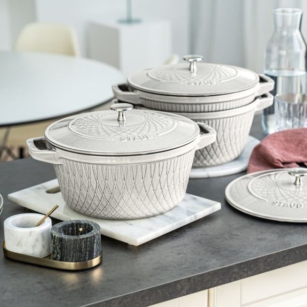 Nồi gang Staub Twist Truffle 24cm – 4L Đa năng trong nhà bếp