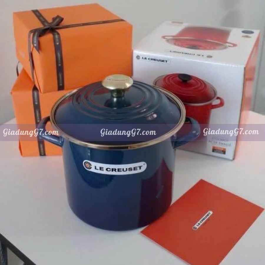 Nồi thép Le Creuset 7.6L bằng thép tráng men với thành cao và dung tích lớn rất lý tưởng để nấu súp, nước dùng, luộc mì và hấp hải sản