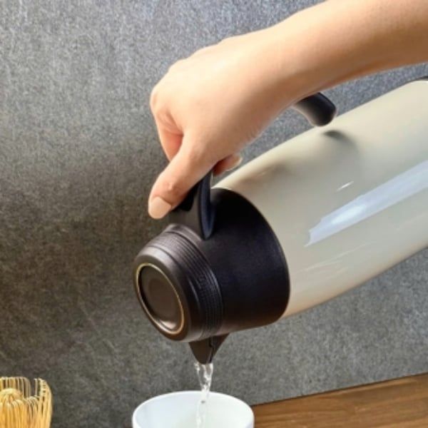 Phích giữ nhiệt Kaiyo 1100ml pha trà 2 lớp inox có lõi lọc Lõi lọc trà inox 304 với lưới lọc mịn, đáp ứng mọi nhu cầu pha các loại trà.