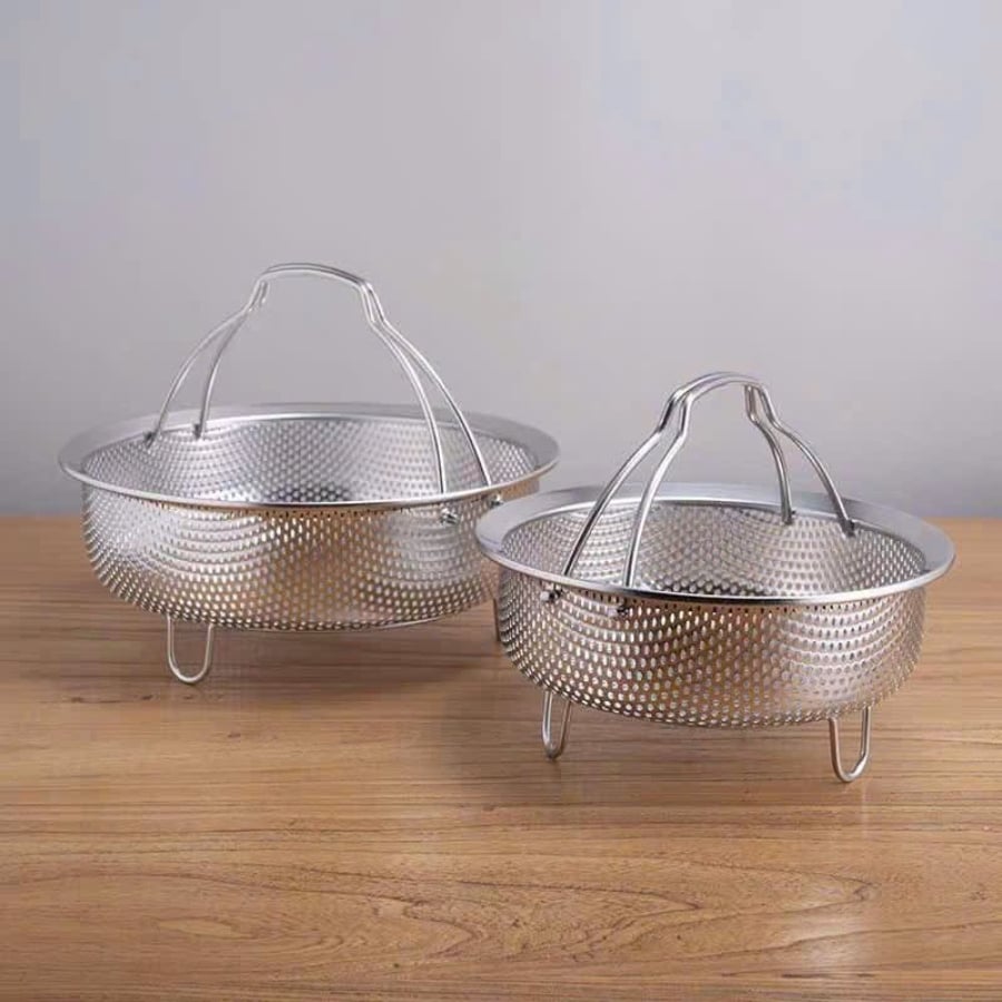 Rổ hấp inox 304 22cm/ 24cm Chất liệu: Thép không gỉ inox 304 cao cấp, bền bỉ, chống gỉ sét và an toàn khi tiếp xúc với thực phẩm