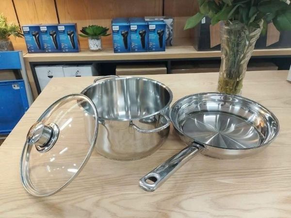 Set 2 Bộ nồi chảo WMF Diadem Plus - Nồi 20cm, chảo 24cm - Cấu tạo từ thép ko gỉ Cromangan an toàn cho sức khỏe.