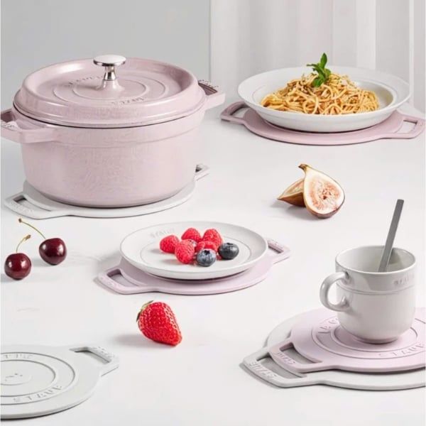 Set 2 lót nồi Staub Vật liệu an toàn thực phẩm, phù hợp với nhu cầu của gia đình.