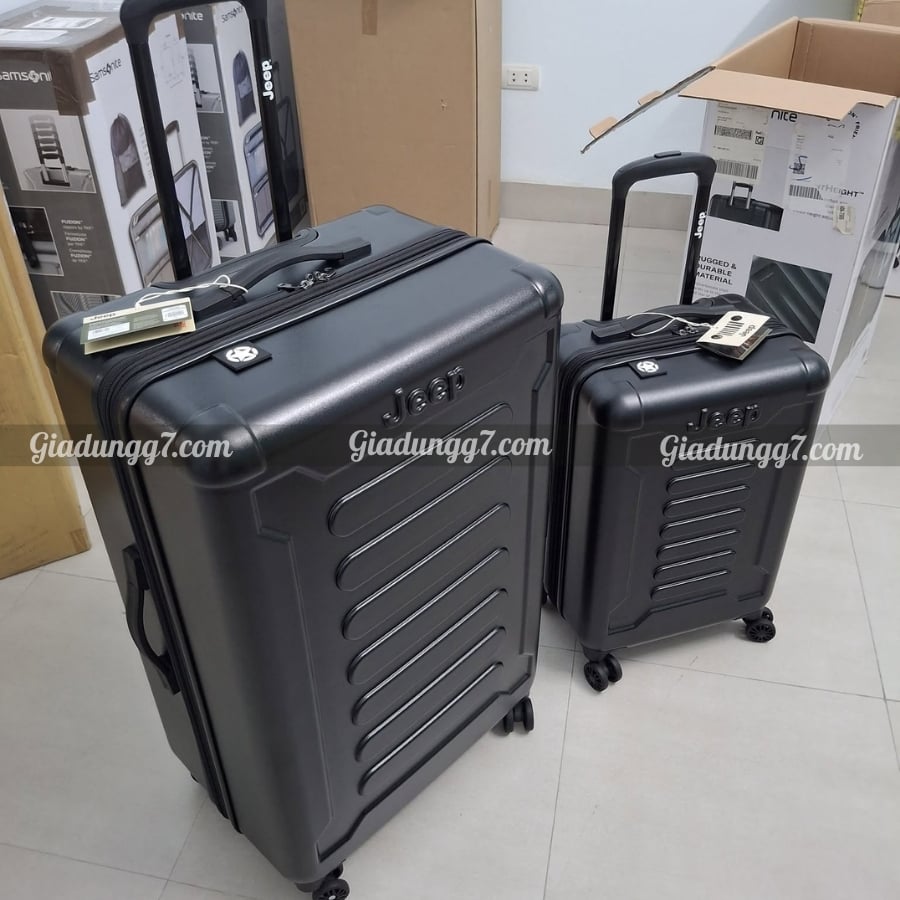Vali Delsey Jeep JH004C Vali chuyên dụng cho những chuyến phiêu lưu, có thể mở rộng, được chế tạo từ hỗn hợp nhựa ABS/polycarbonate chắc chắn