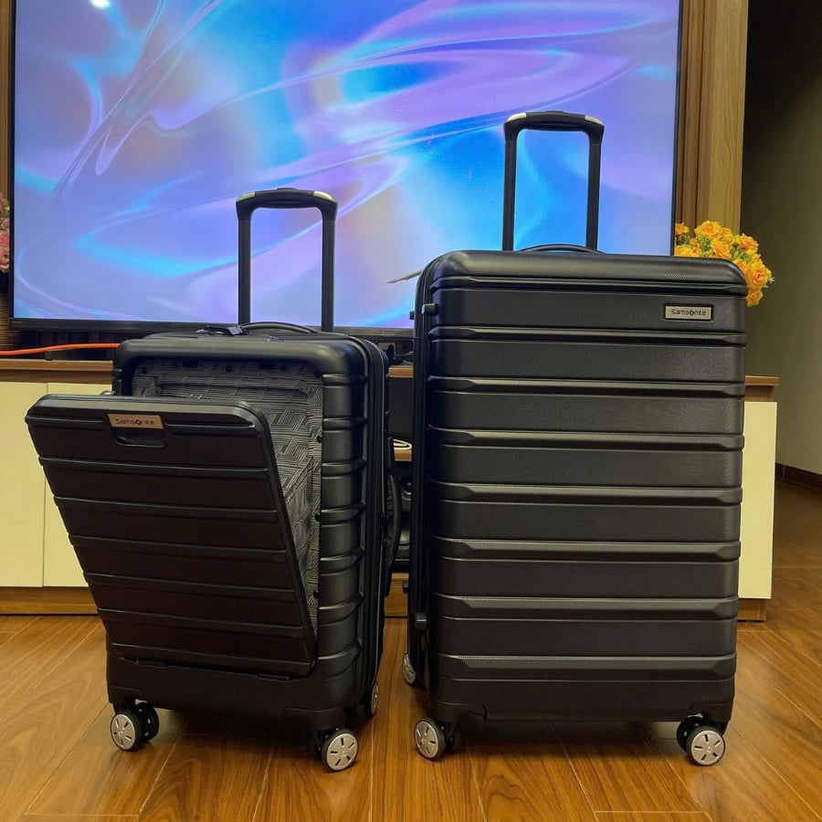 Vali Samsonite Omni 2 kết hợp bề mặt chống trầy xước với kết cấu polycarbonate 100% trọng lượng nhẹ