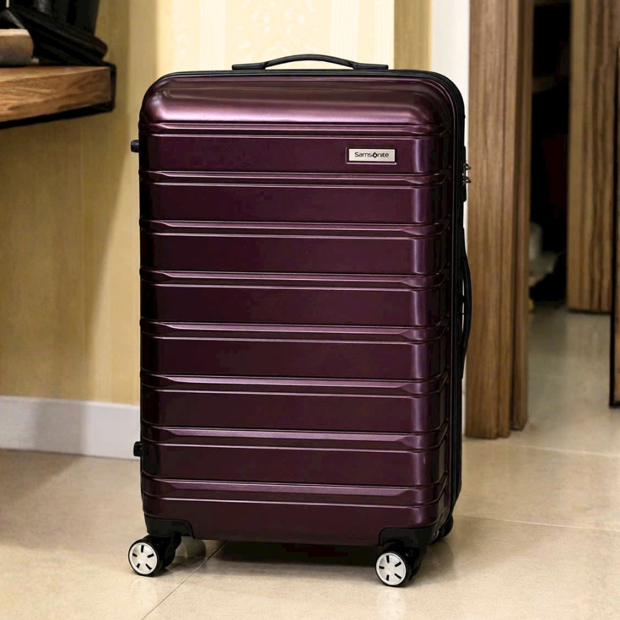 Vali Samsonite Omni 2 kết hợp bề mặt chống trầy xước với kết cấu polycarbonate 100% trọng lượng nhẹ
