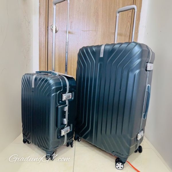 Set 2 Vali Samsonite TruFrame size 20/28 màu xanh Teal là một chiếc vali siêu an toàn, chắc chắn và bền bỉ với bánh xe quay đôi siêu êm