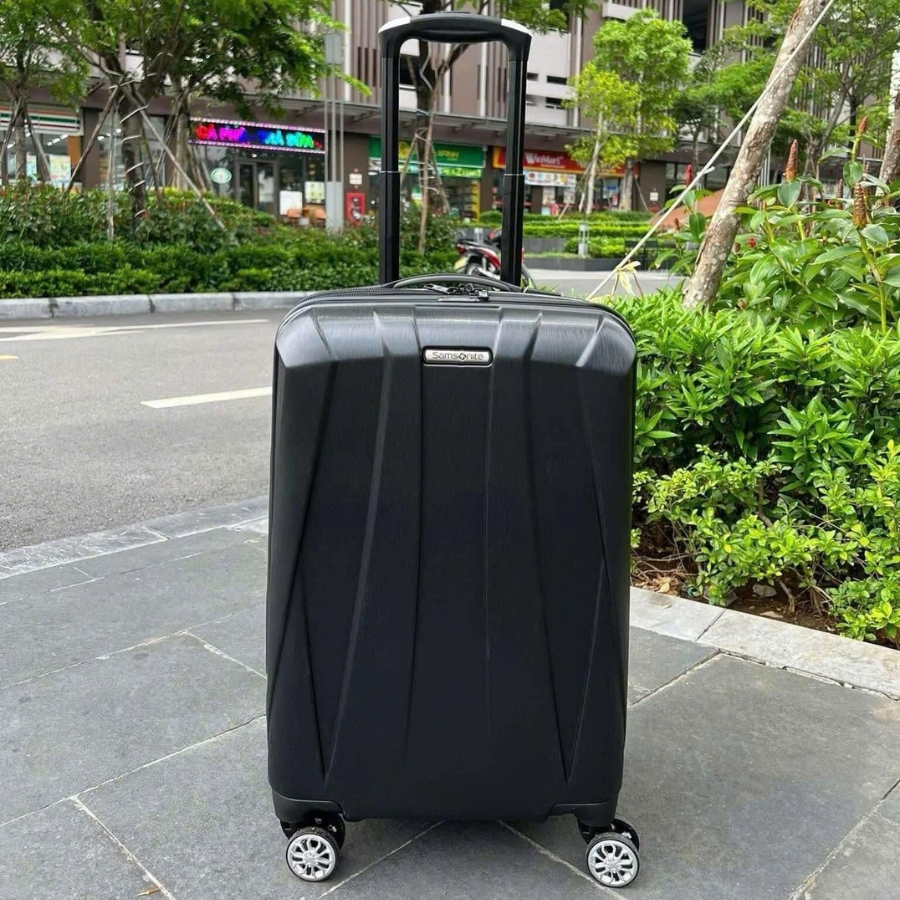 Set 3 vali Samsonite Centric - Thiết kế thông minh, có nhiều ngăn nhưng vẫn tối ưu hóa không gian đựng đồ.