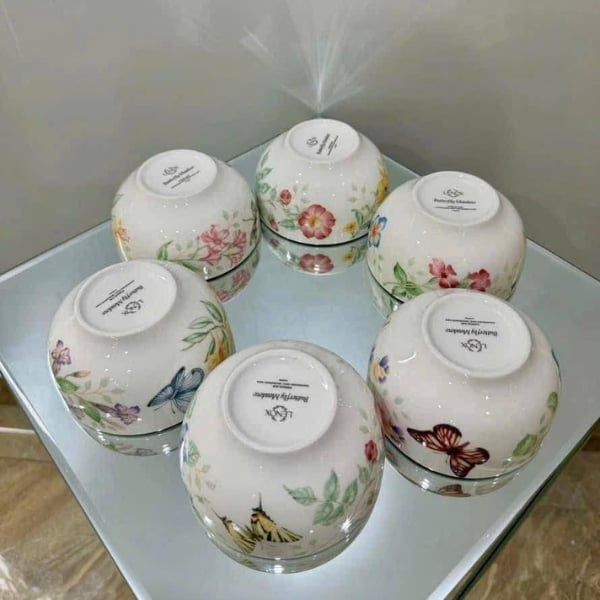 Set 6 bát cơm Lenox Butterfly Meadow 10.5cm Mỗi bát in hình hoa văn khác nhau với những cánh bướm cách điệu.