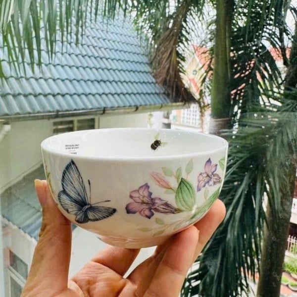 Set 6 bát cơm Lenox Butterfly Meadow 10.5cm viền hình vỏ sò mềm mại, tạo cảm giác thanh thoát và nhẹ nhàng.