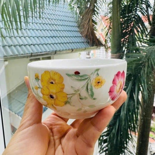 Set 6 bát cơm Lenox Butterfly Meadow 10.5cm viền hình vỏ sò mềm mại, tạo cảm giác thanh thoát và nhẹ nhàng.