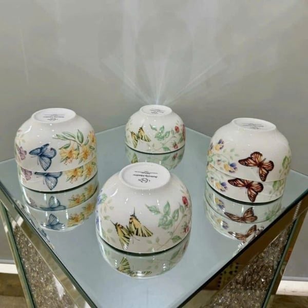 Set 6 bát cơm Lenox Butterfly Meadow 10.5cm Mỗi bát in hình hoa văn khác nhau với những cánh bướm cách điệu.