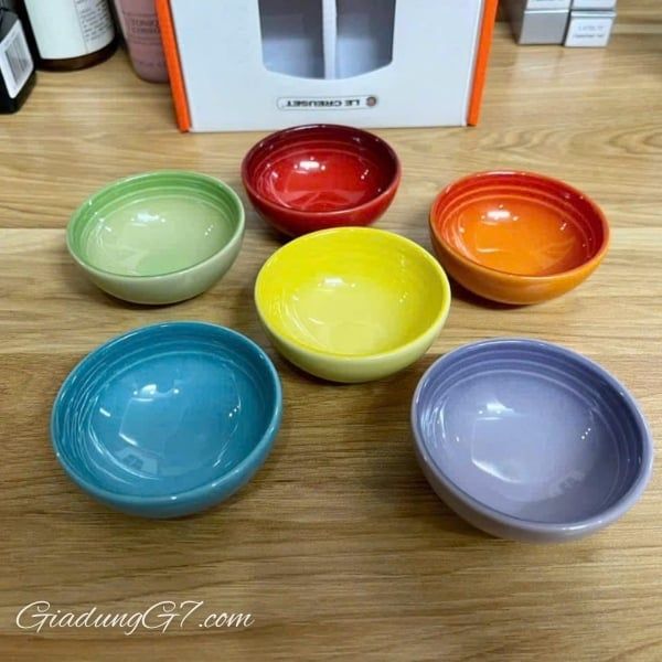 Set 6 bát đựng nước chấm Le Creuset cầu vồng 7cm nhiều màu sắc được đóng gói trong hộp quà đẹp mắt.