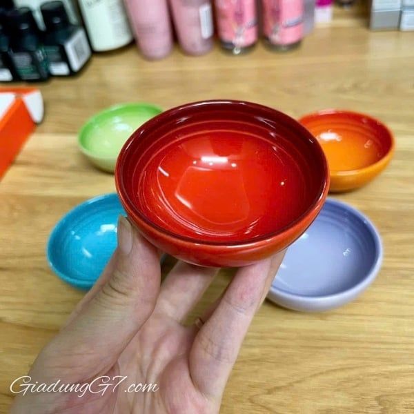 Set 6 bát đựng nước chấm Le Creuset cầu vồng 7cm nhiều màu sắc được đóng gói trong hộp quà đẹp mắt.