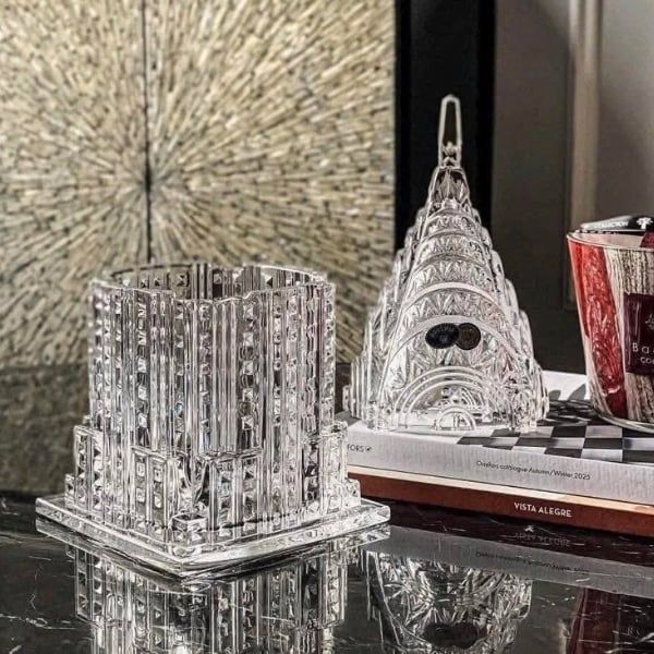 Thố pha lê mài Bohemia Building 30cm Thố pha lê mài Bohemia Building 30cm Thiết kế ấn tượng với hoa văn sống động, tạo phong cách độc đáo