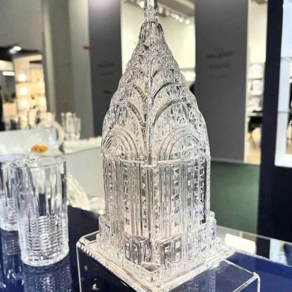 Thố pha lê mài Bohemia Building 30cm Được chế tác với độ chính xác và chuyên môn của người thợ thủ công.