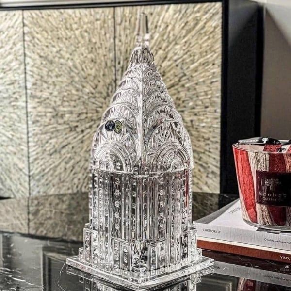 Thố pha lê mài Bohemia Building 30cm - Hộp trang trí Empire của chúng tôi kết hợp tính thực dụng với nghề thủ công truyền thống và thiết kế hiện đại.
