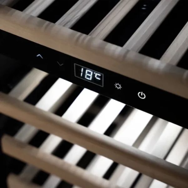 Tủ rượu Caso WineExclusive 12 - Làm mát êm ái và đều đặn - để thưởng thức rượu vang một cách hoàn hảo