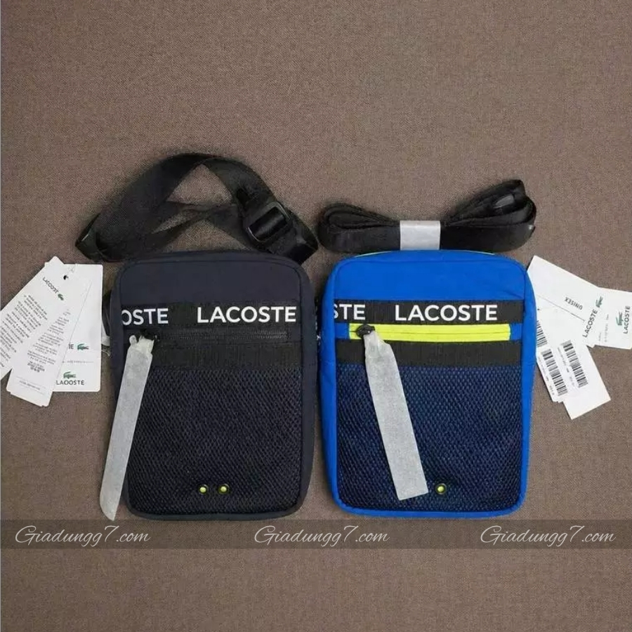 Túi đeo chéo Lacoste NU3797UH crossbody Blue Được làm từ chất liệu nylon bền chắc, chiếc túi đeo vai thời trang này rất phù hợp với lối sống năng động.